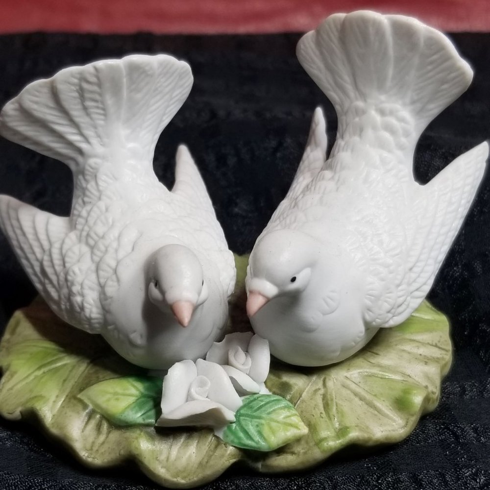 Doves Figurine by Lefton China No 05134  Dated '85